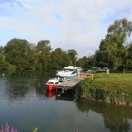 Belle Riviere 캠프장 Chaniers