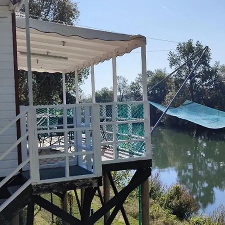 Belle Riviere 캠프장 Chaniers