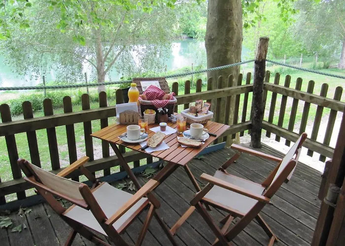 مكان تخييم Belle Riviere *