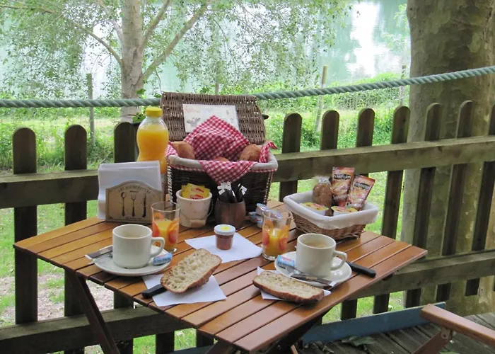 Belle Riviere مكان تخييم