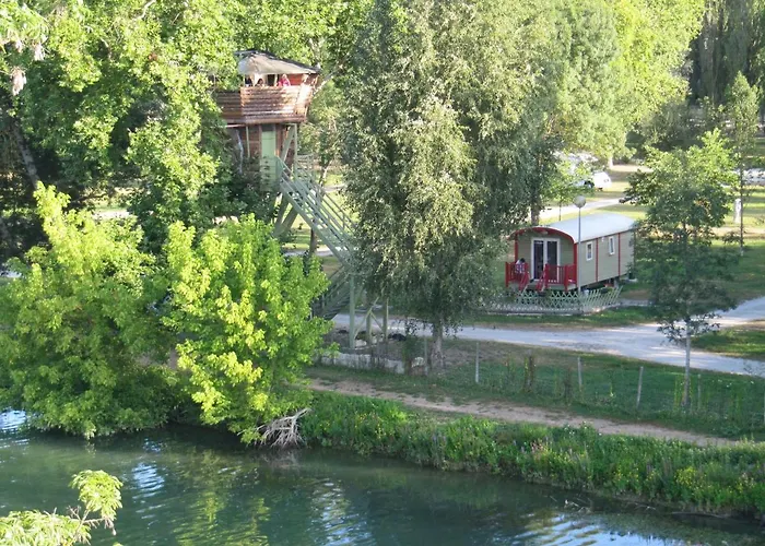 مكان تخييم Belle Riviere