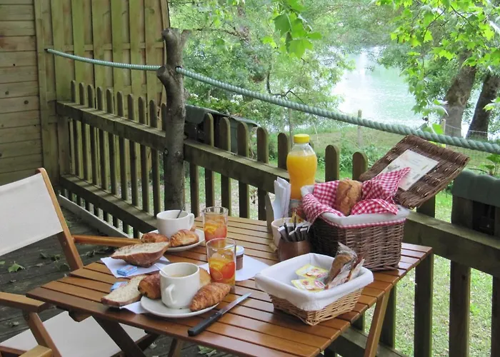 Belle Riviere مكان تخييم *