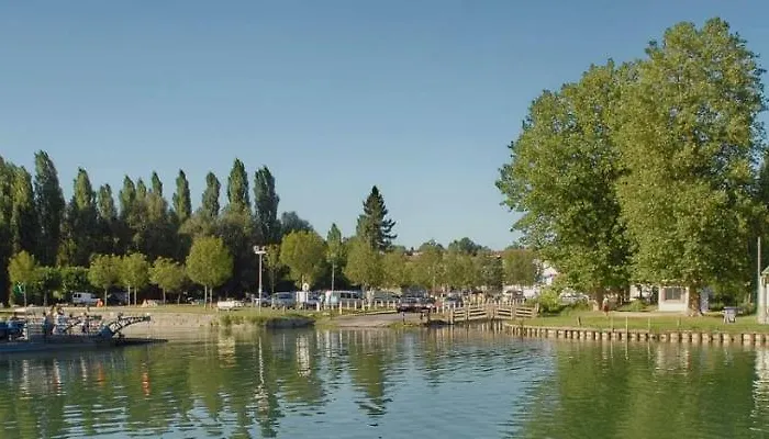 مكان تخييم Belle Riviere