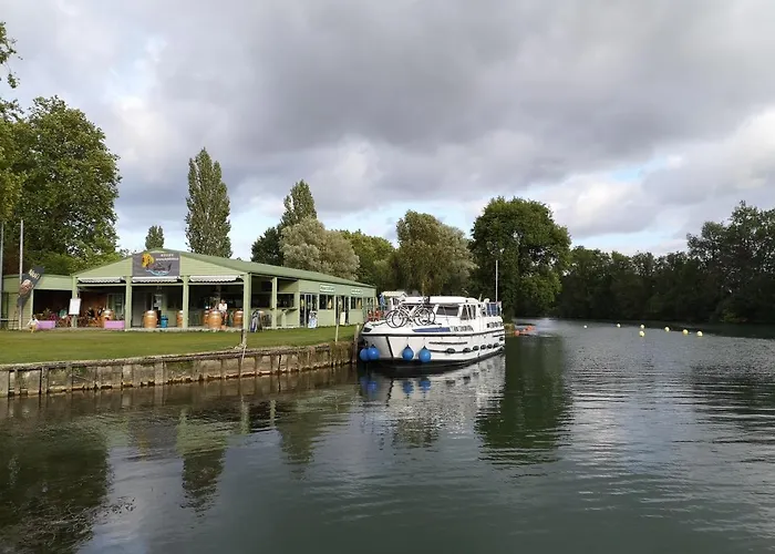 مكان تخييم Belle Riviere