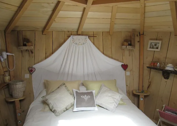 مكان تخييم Belle Riviere Chaniers