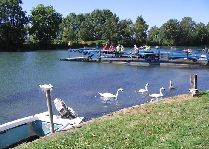 مكان تخييم Belle Riviere