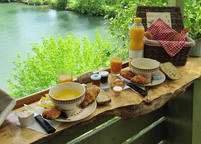 Belle Riviere مكان تخييم Chaniers