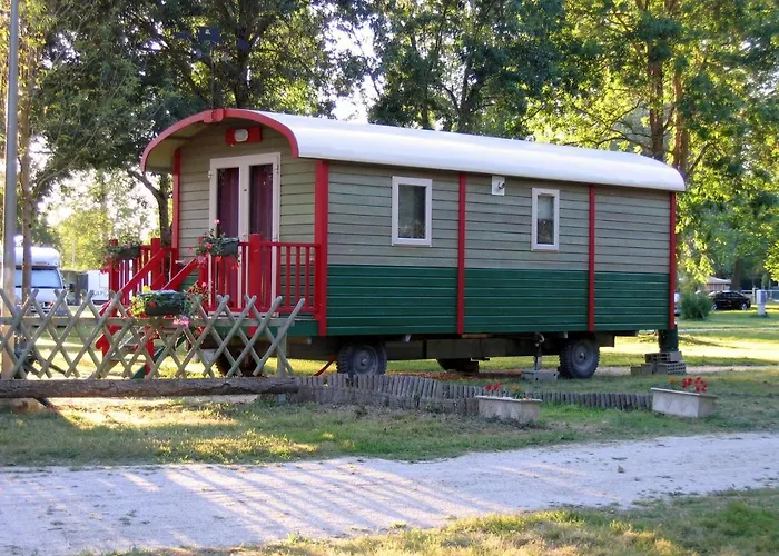 Belle Riviere مكان تخييم