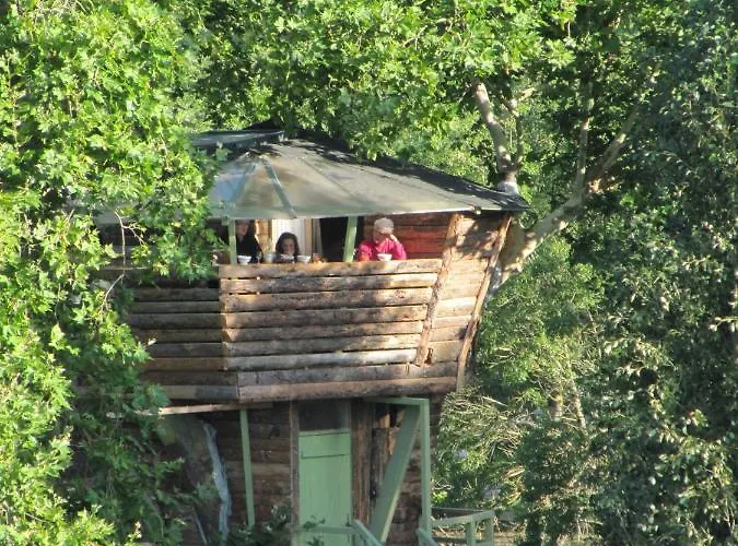 Belle Riviere مكان تخييم Chaniers