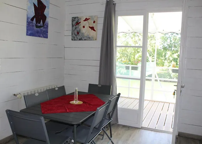 Belle Riviere مكان تخييم