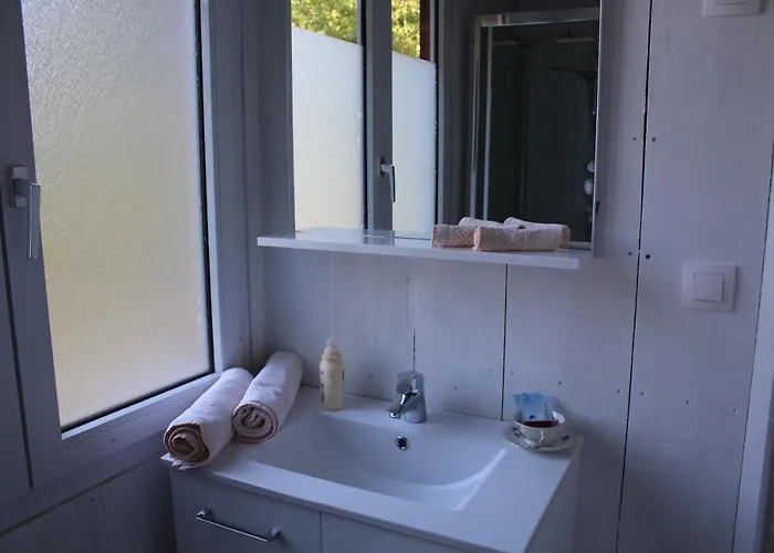 مكان تخييم Belle Riviere Chaniers