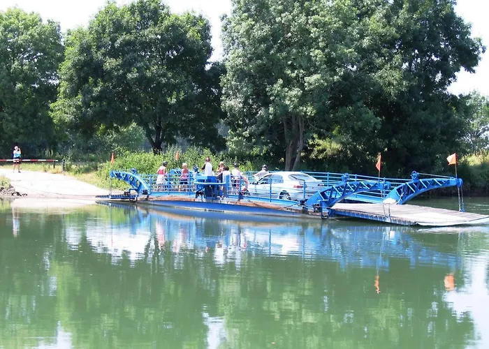 Belle Riviere مكان تخييم