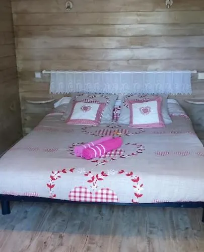 Belle Riviere مكان تخييم