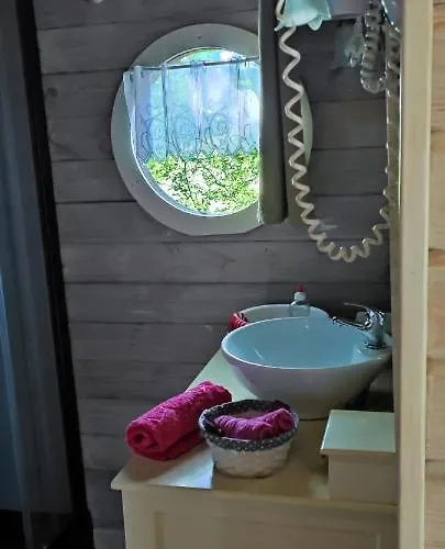 مكان تخييم Belle Riviere