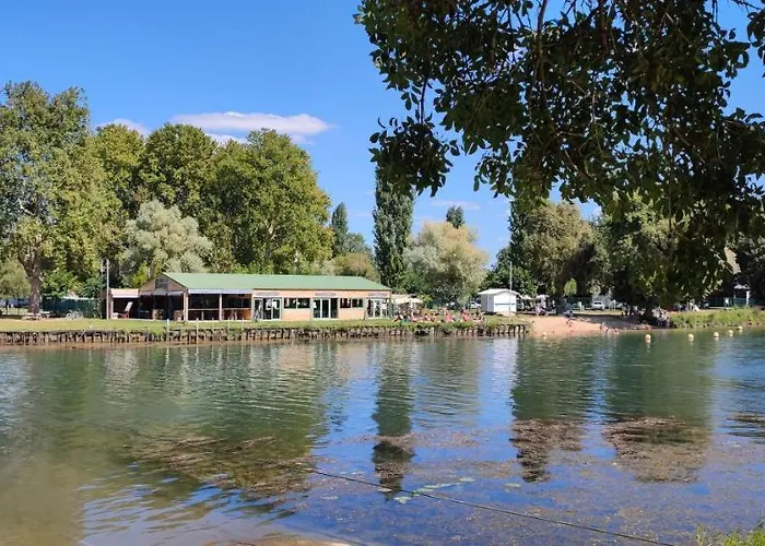 مكان تخييم Belle Riviere *