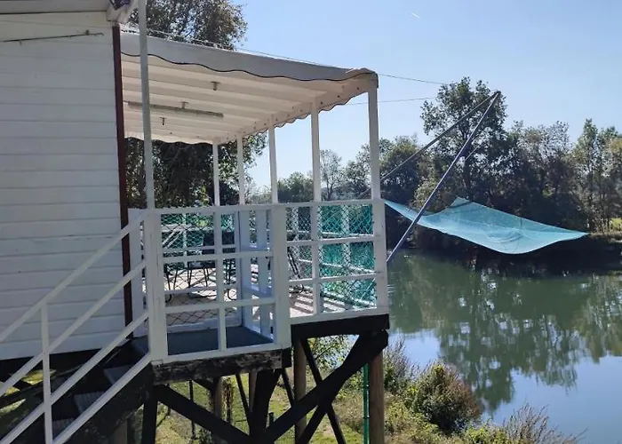 Belle Riviere مكان تخييم Chaniers