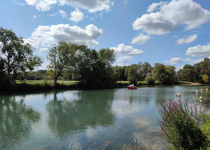 Belle Riviere مكان تخييم *