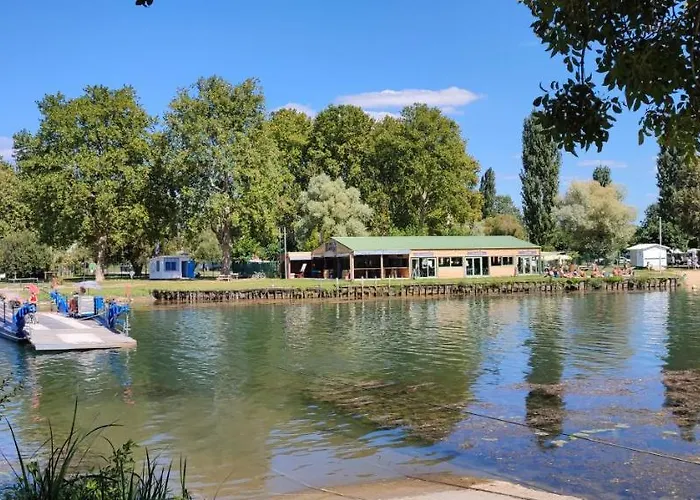 مكان تخييم Belle Riviere *